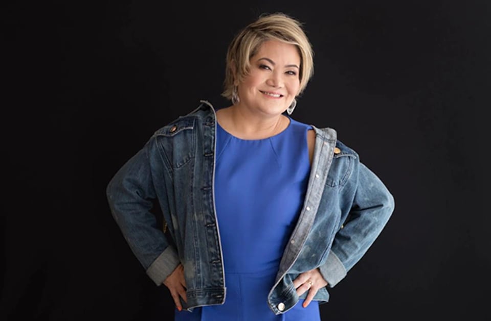 Dra. Priscila Oshiro durante atendimento em consultório no bairro da Lapa, São Paulo